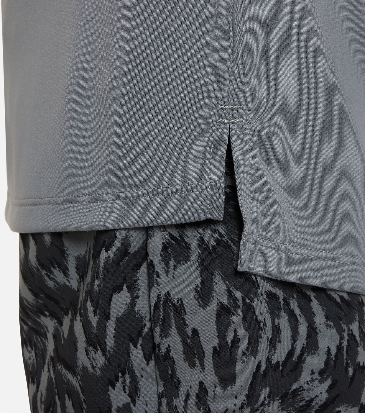 NIKE G NK ONE SS TOP GX VNR SMOKE GREY/SMOKE GREY/REFLECTI – Bild 4