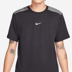NIKE M NSW SP GRAPHIC TEE BLACK/WHITE/WHITE