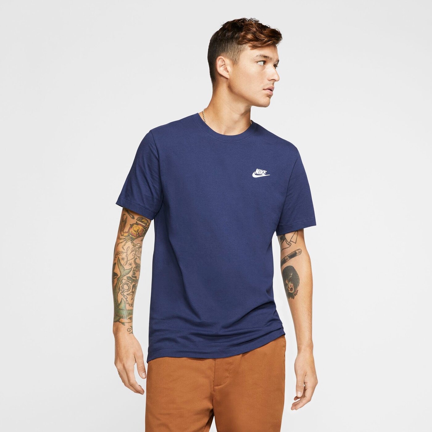 NIKE M NSW CLUB TEE MIDNIGHT NAVY/METALLIC SILVER – Bild 3