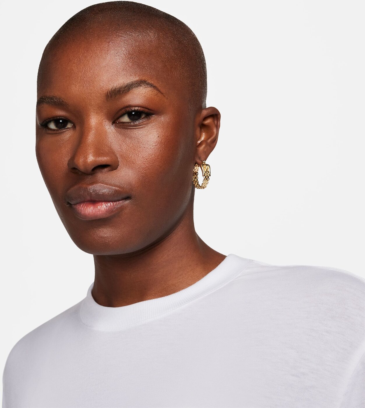 NIKE W NK ONE RELAXED DF SS TOP WHITE/METALLIC SILVER – Bild 4