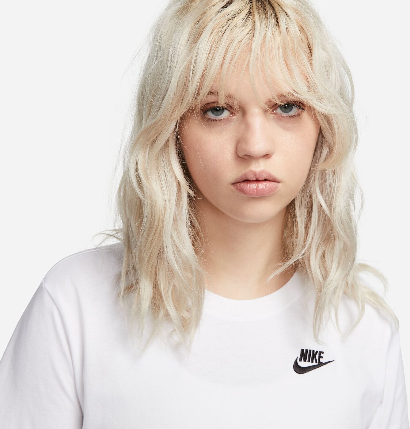 NIKE W NSW TEE CLUB WHITE/METALLIC SILVER – Bild 5