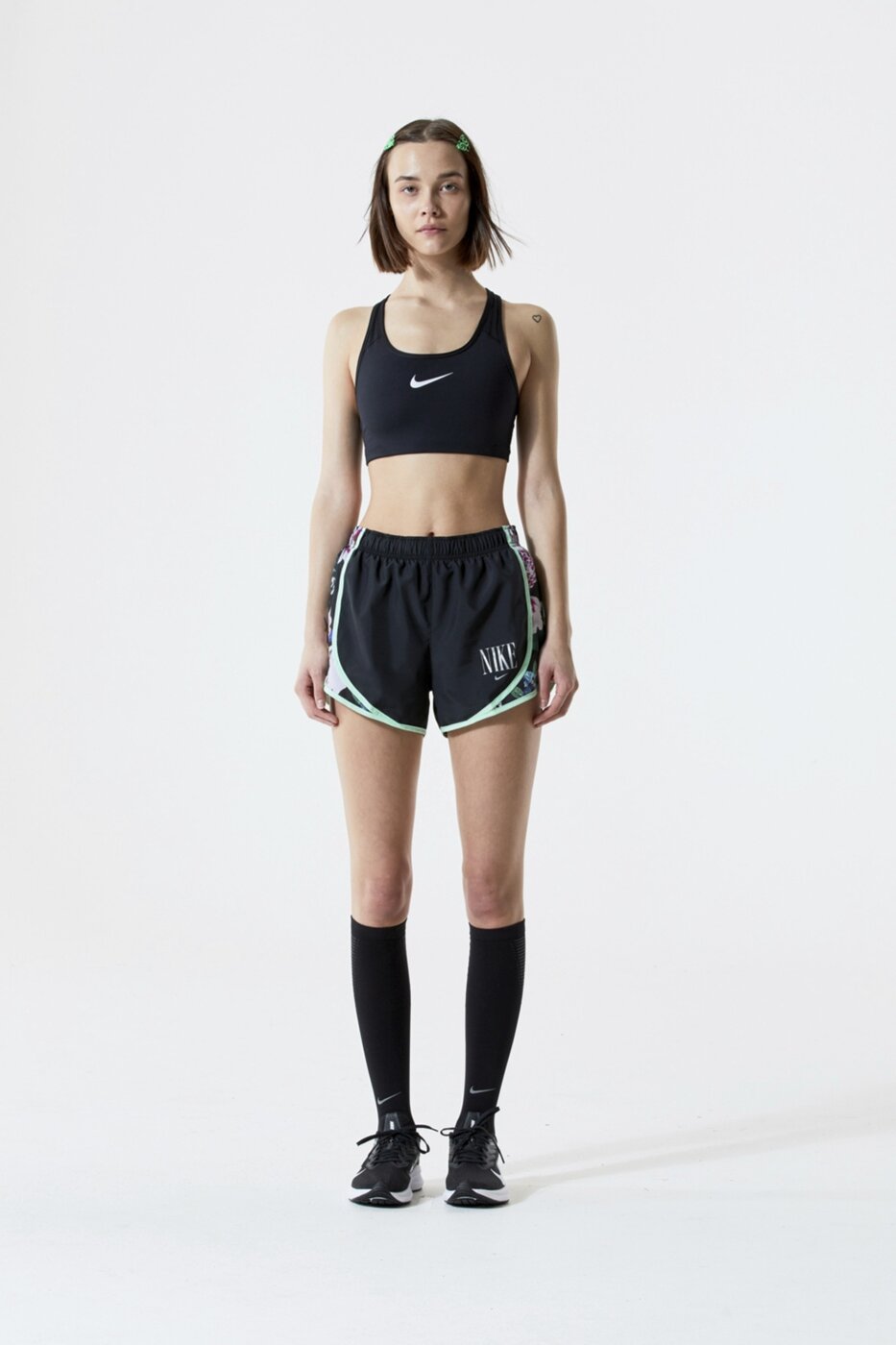 NIKE W NK DF SWSH 1PP BRA BLACK/WHITE/WHITE – Bild 9