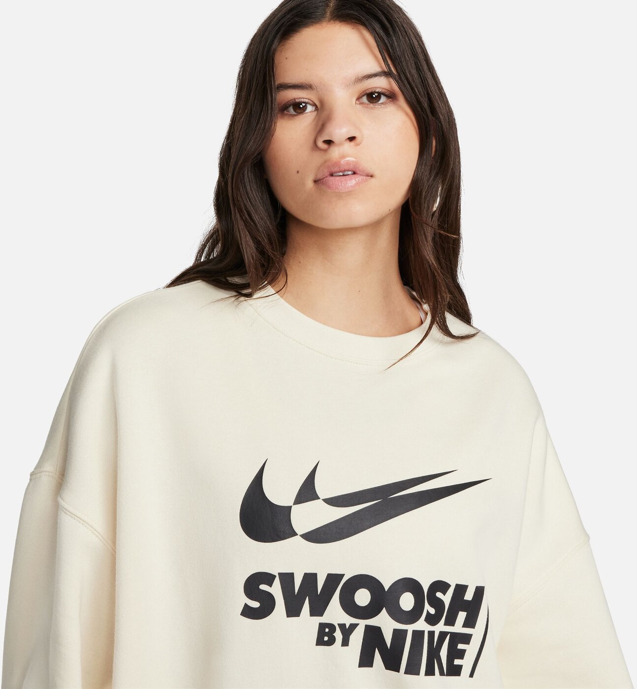 NIKE W NSW FLC OS CREW GLS COCONUT MILK/BLACK – Bild 4