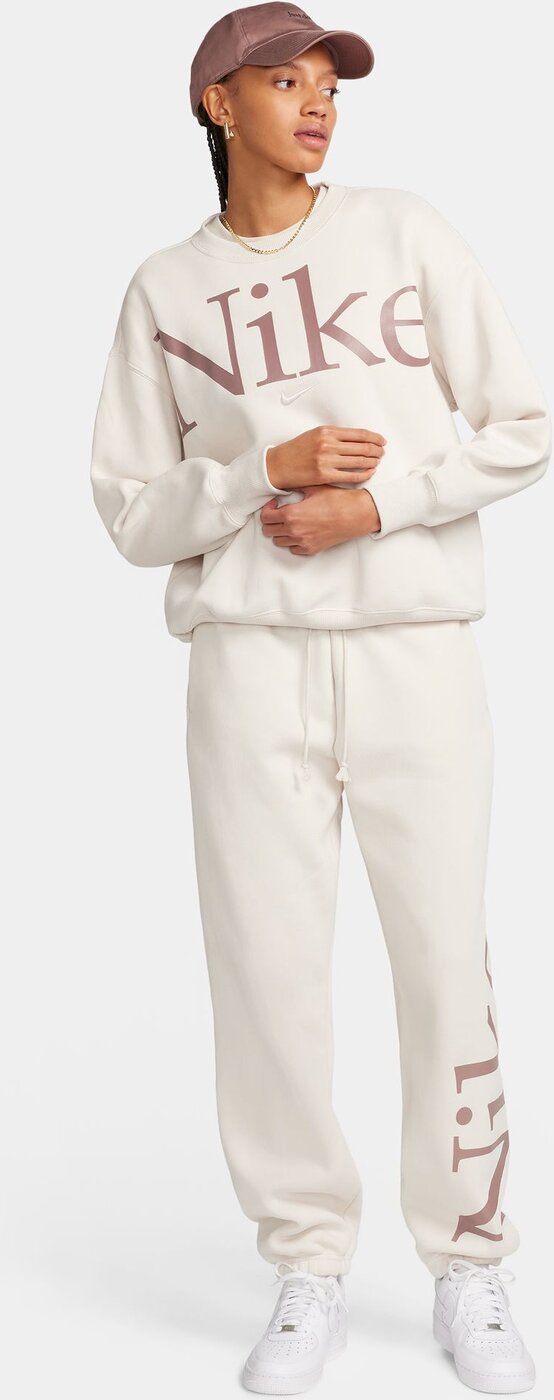 NIKE W NSW PHNX FLC OS LOGO CREW LT OREWOOD BRN/SMOKEY MAUVE/SA – Bild 3