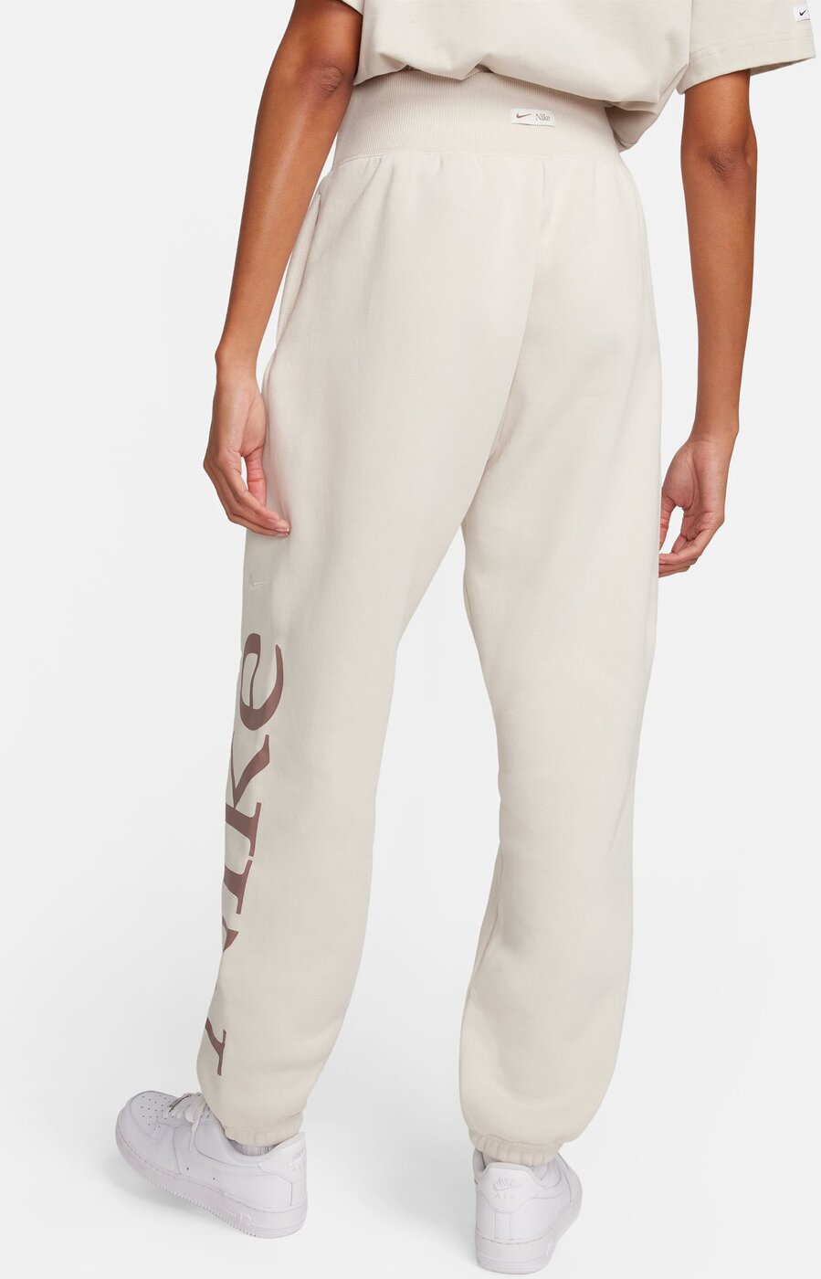 NIKE W NSW PHNX FLC OS LOGO SWTPNT LT OREWOOD BRN/SMOKEY MAUVE/SA – Bild 2