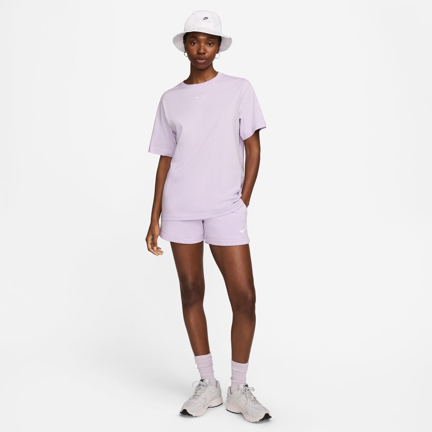 NIKE W NSW TEE ESSNTL LBR BLACK-WHITE – Bild 3