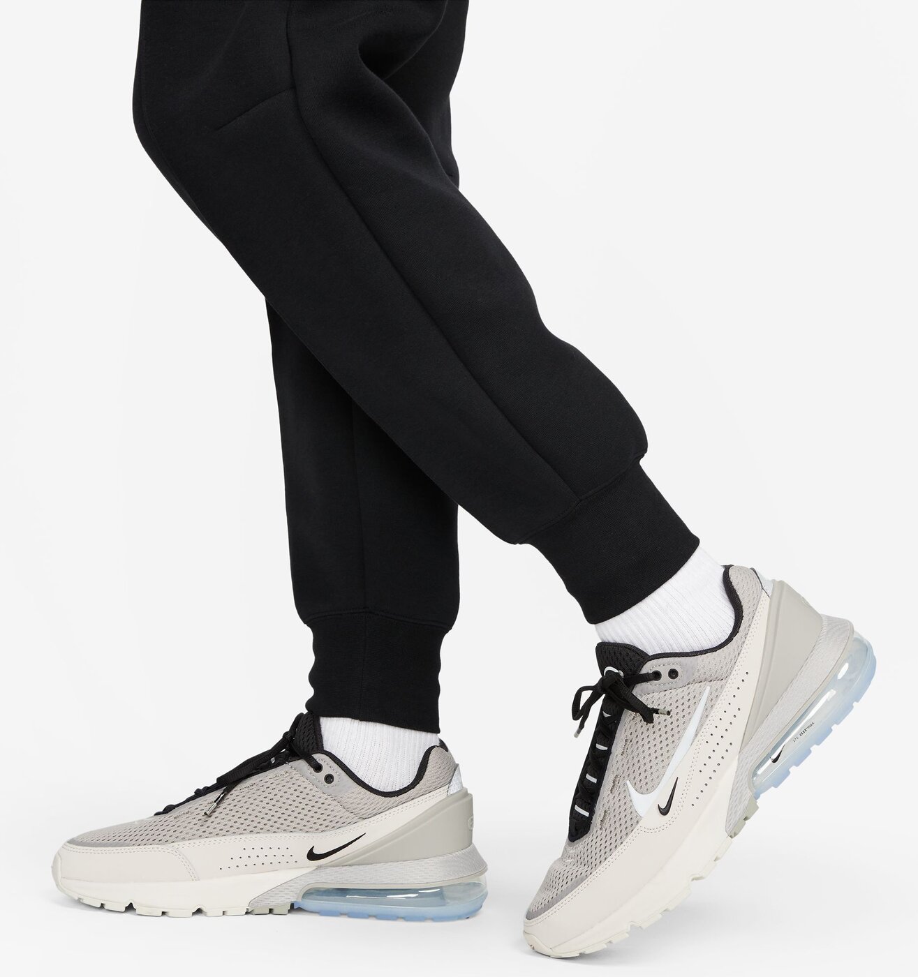 NIKE W NSW TCH FLC MR JGGR BLACK/WHITE/WHITE – Bild 8