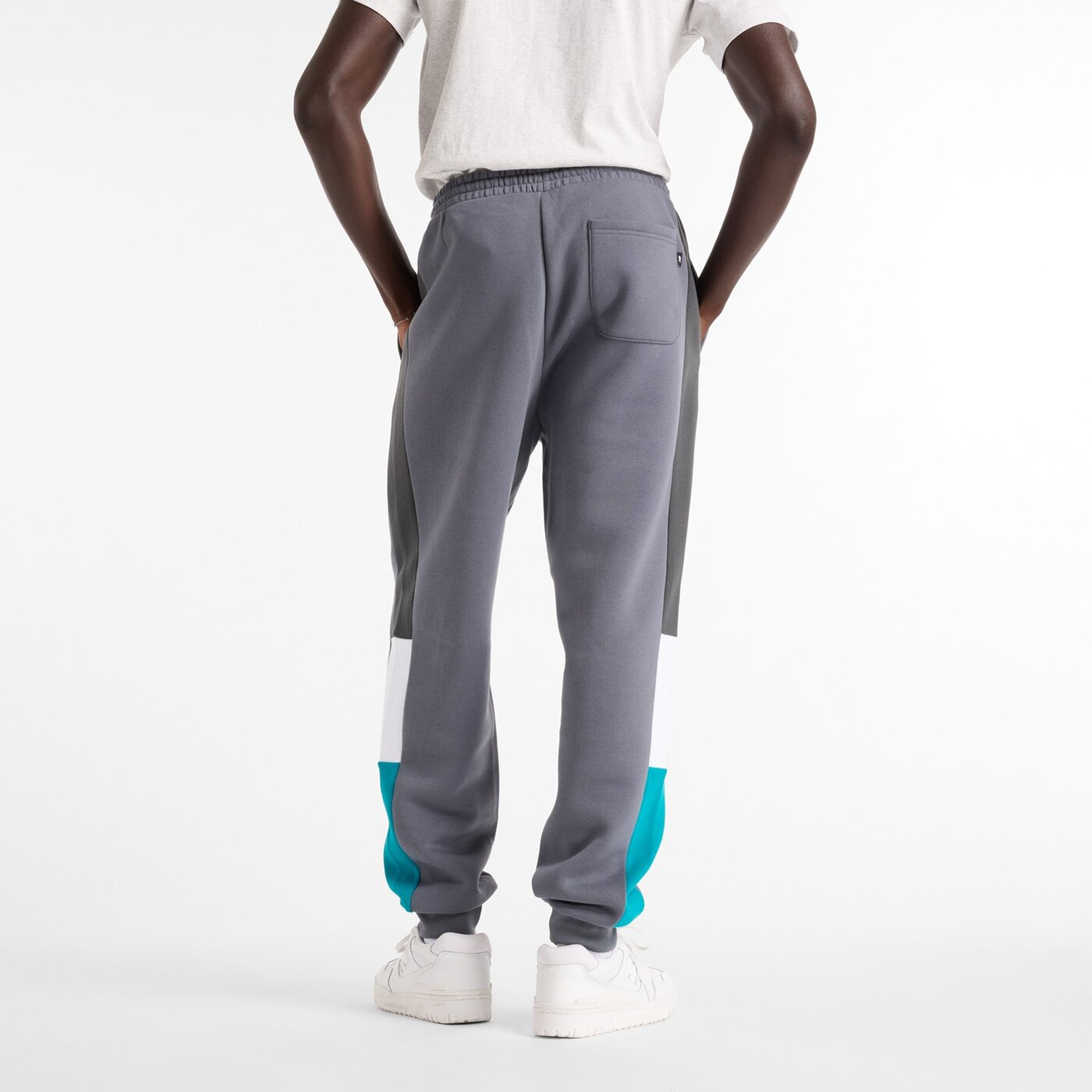 New Balance Classics Fleece Jogger GRAPHITE – Bild 2