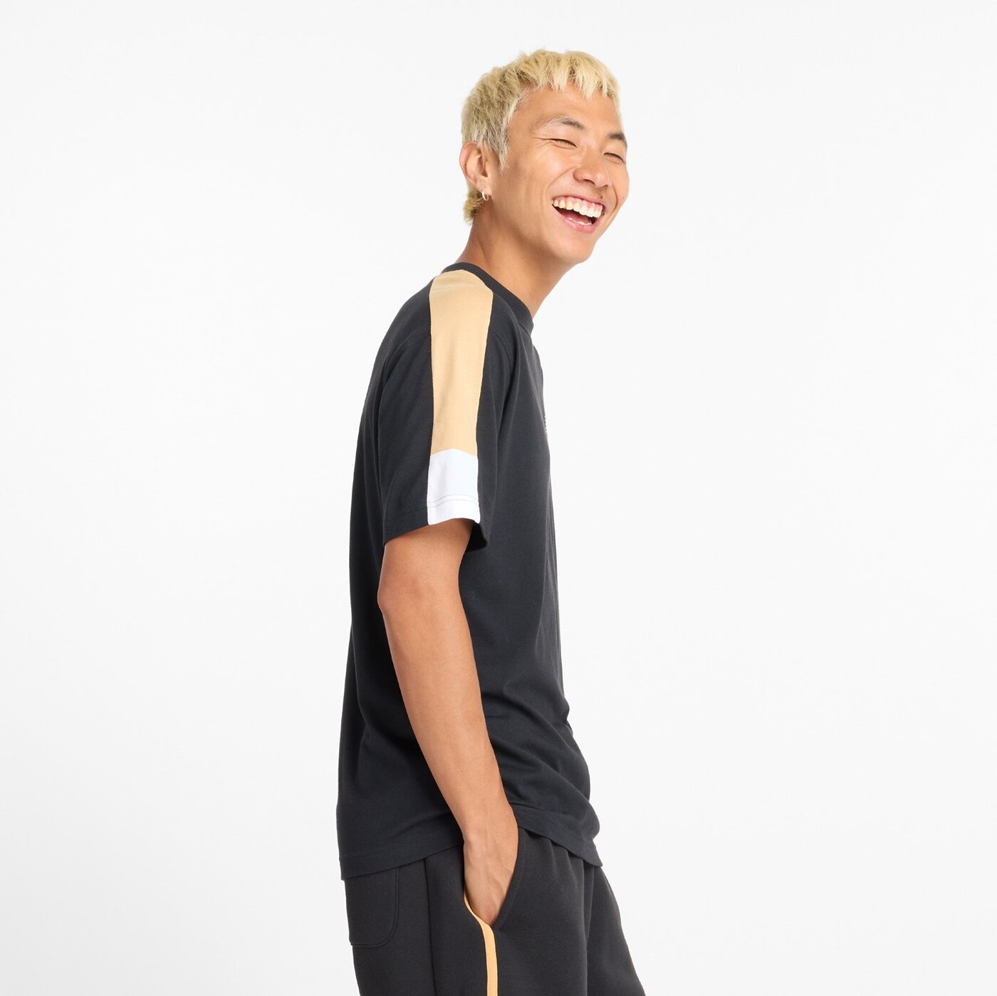 New Balance Classics Graphic T-Shirt Black – Bild 3