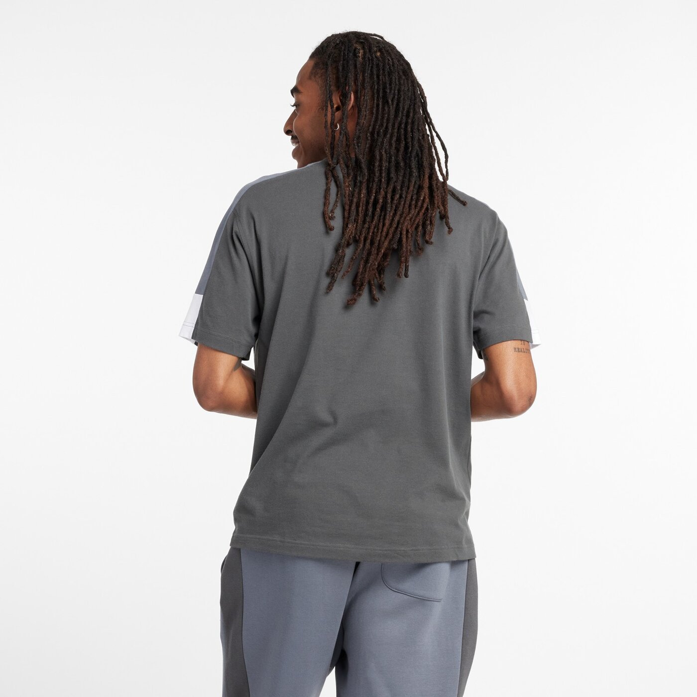 New Balance Classics Graphic T-Shirt GRAPHITE – Bild 2