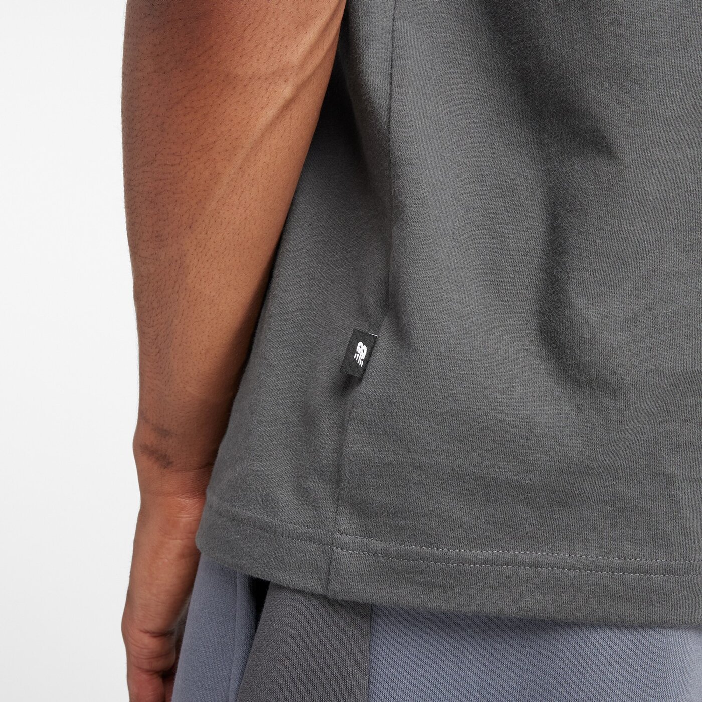 New Balance Classics Graphic T-Shirt GRAPHITE – Bild 4