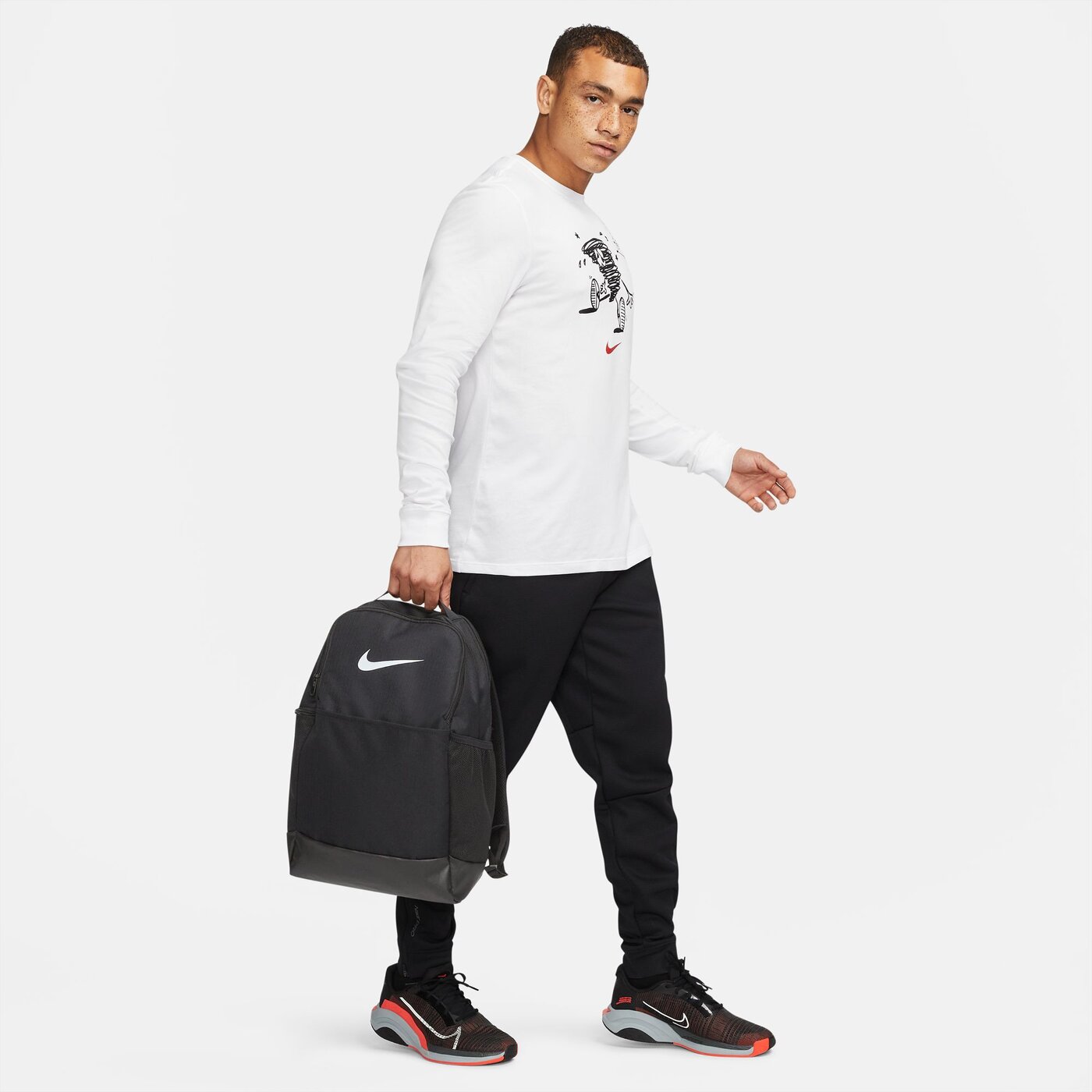 NIKE NK BRSLA M BKPK - 9.5 (24L) BLACK/WHITE/WHITE – Bild 4