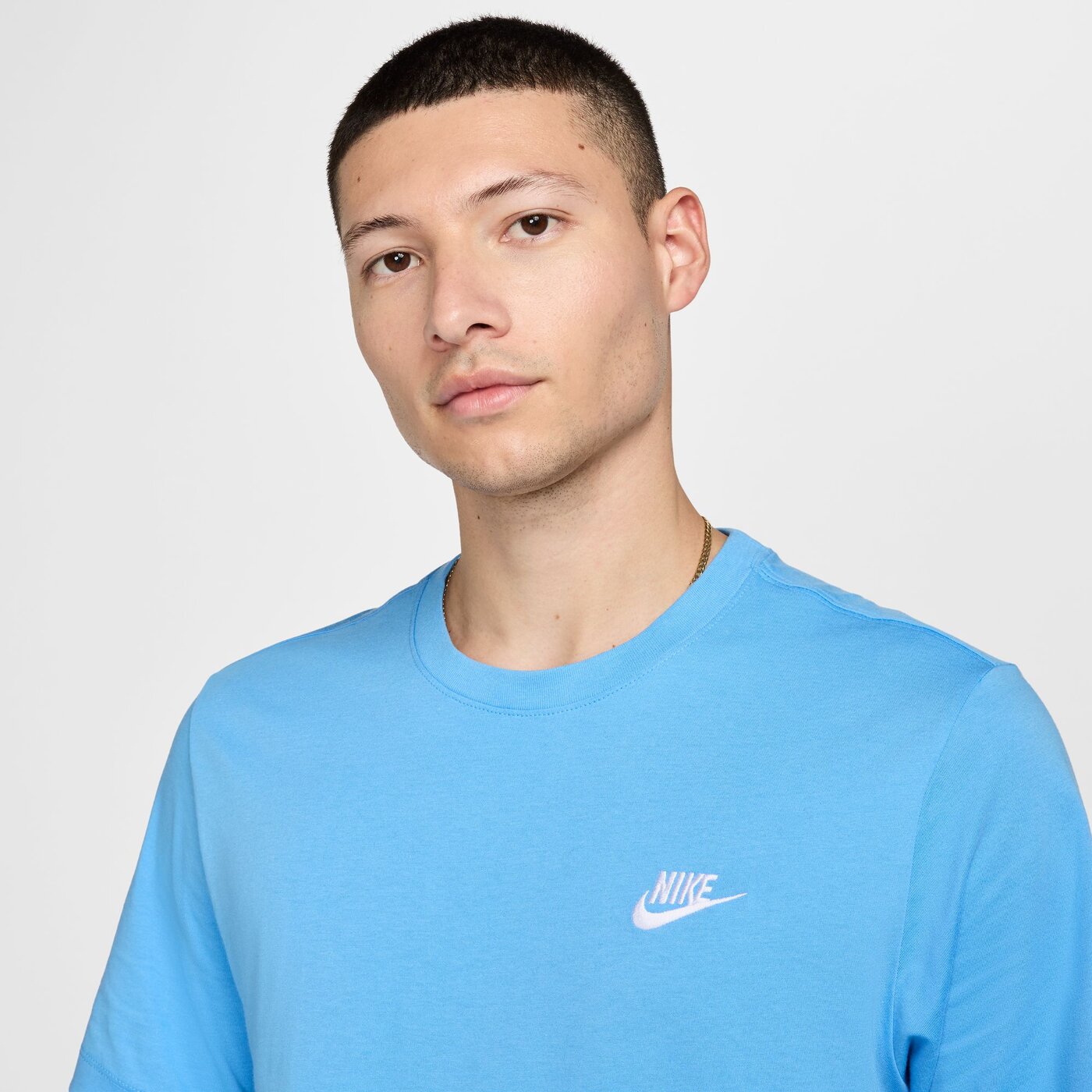 NIKE M NSW CLUB TEE DIFFUSED BLUE/SUMMIT WHITE – Bild 4