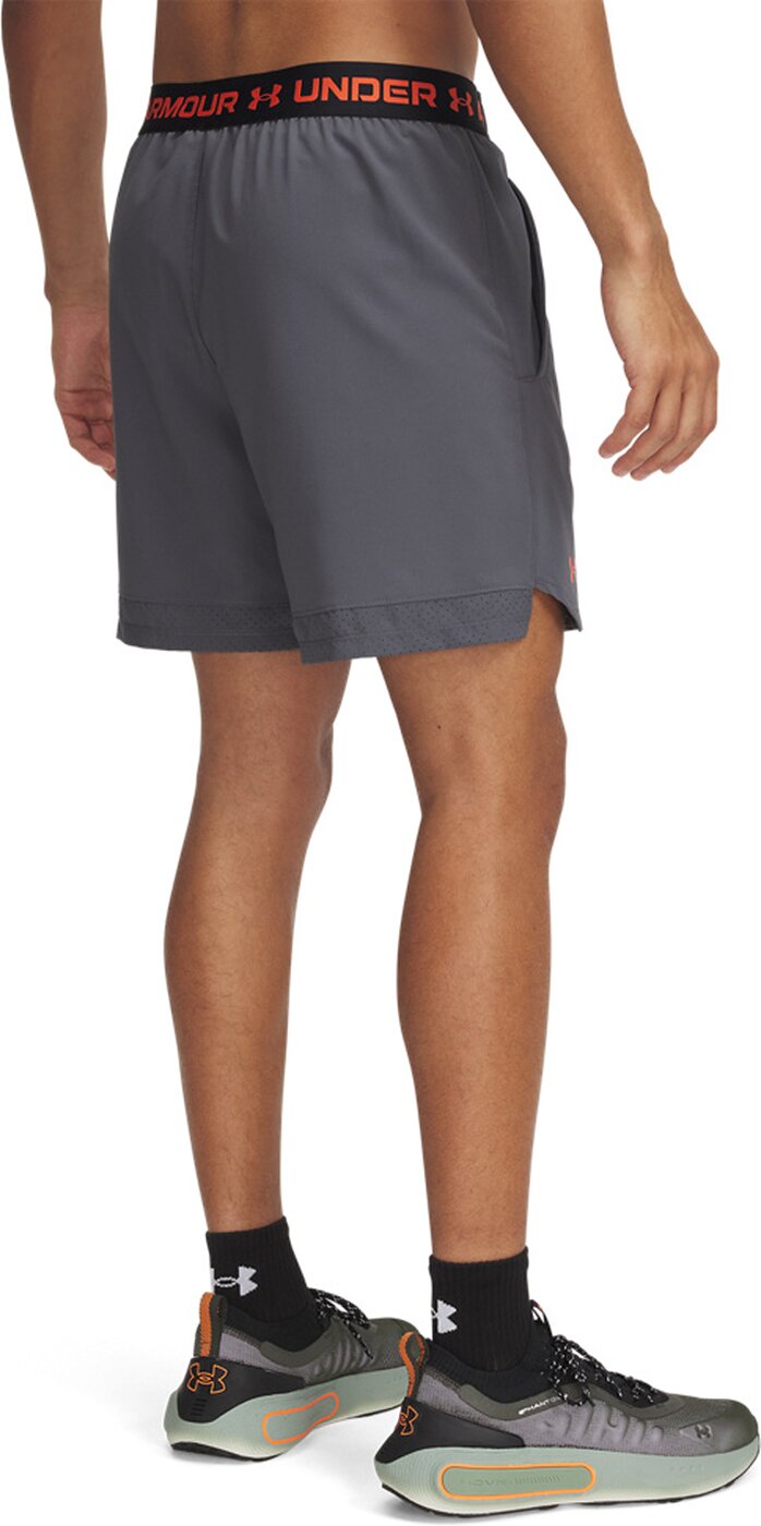 UNDER ARMOUR UA VANISH WOVEN 6IN SHORTS LIGHT BONE/YUKON BROWN-MYSTIC – Bild 2