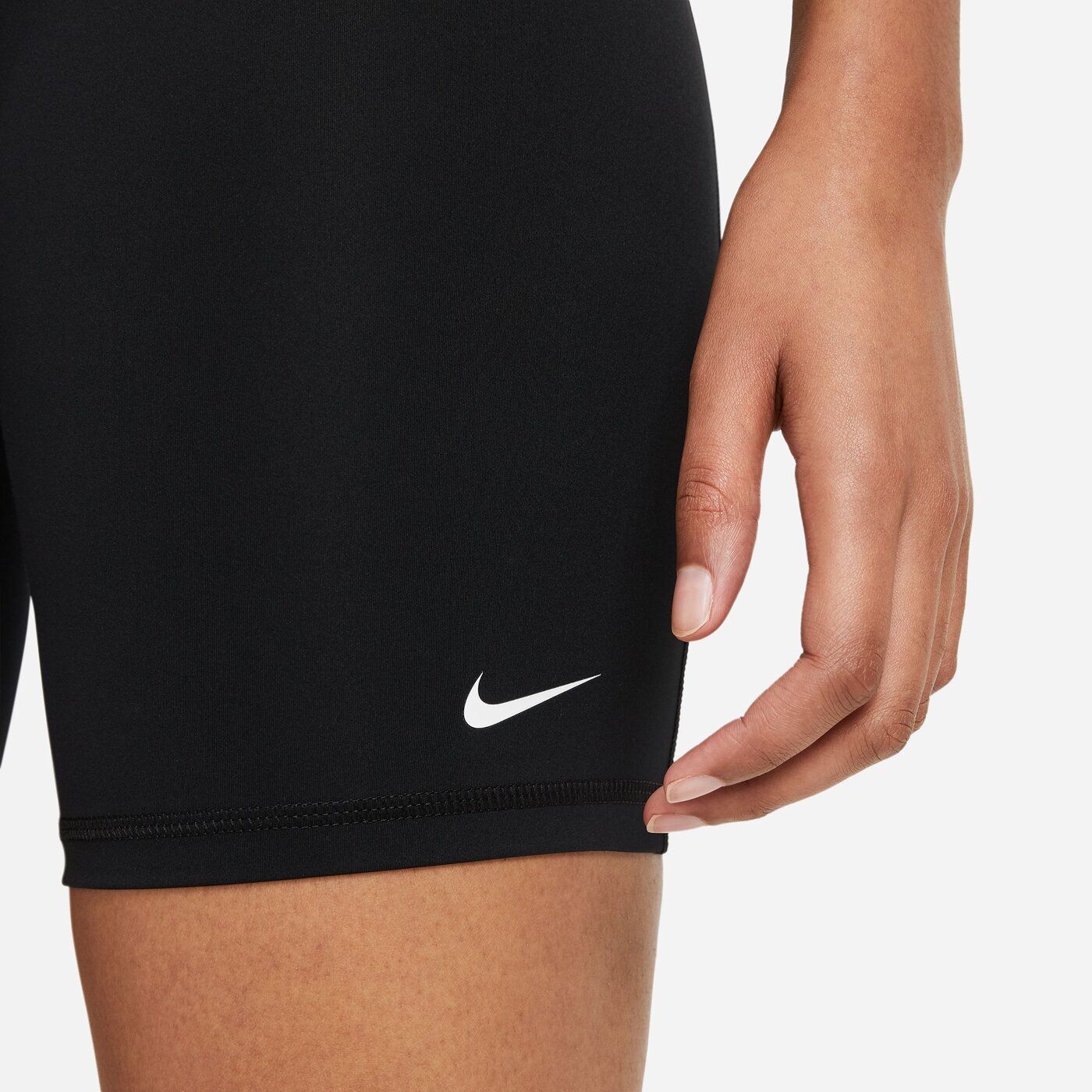 NIKE W NP 365 SHORT 8IN BLACK/WHITE/WHITE – Bild 6